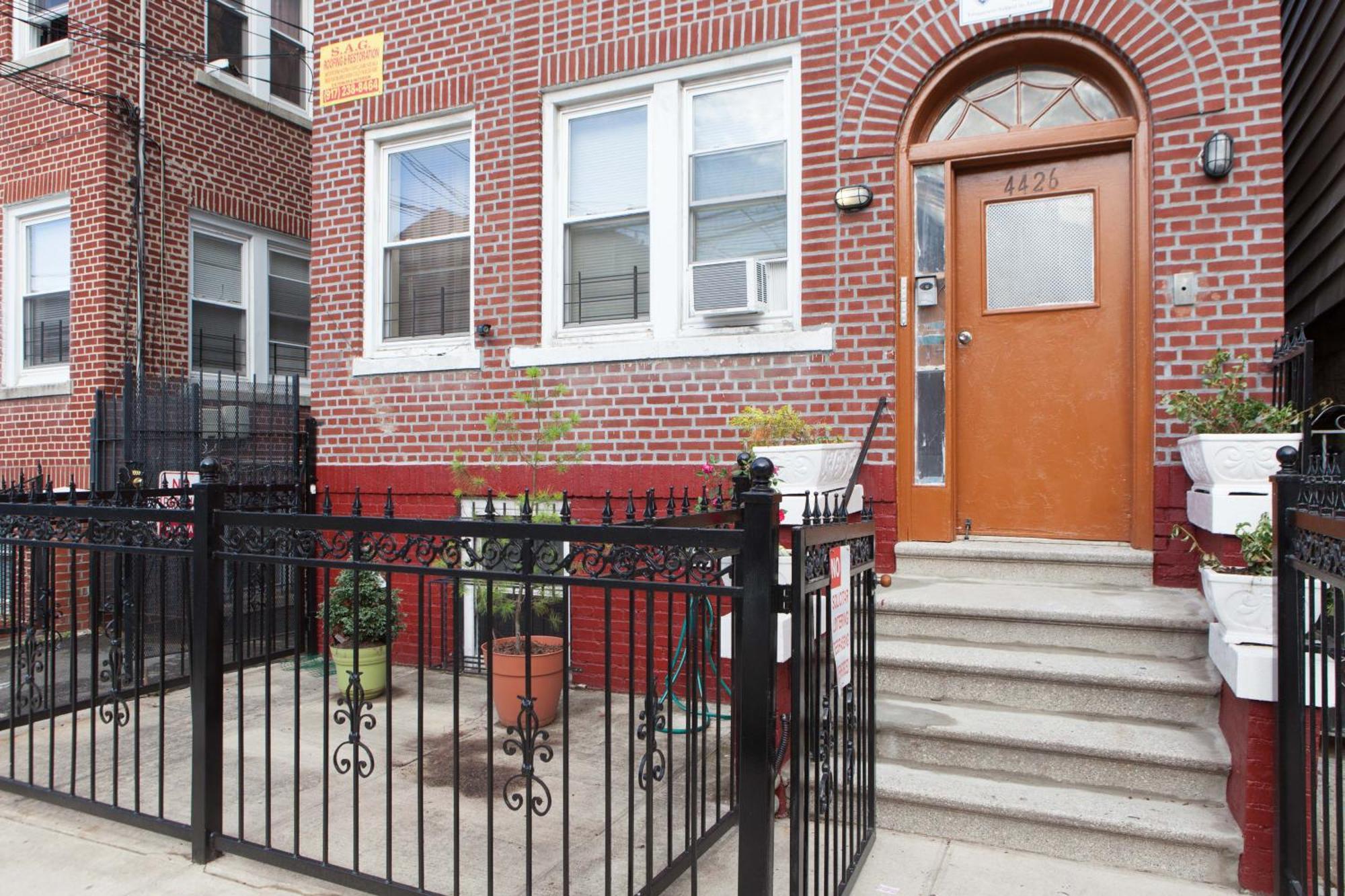 Studio, One And Two Bedroom Apartments - Bronx New York Extérieur photo